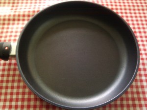 Swiss Diamond Frying Pan inside